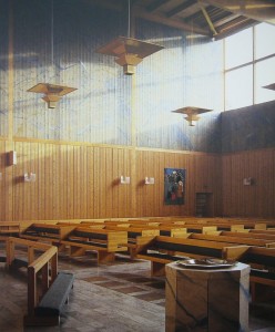 20. Kyrkan i Umeå med väggdekor av Åke Pallarp.